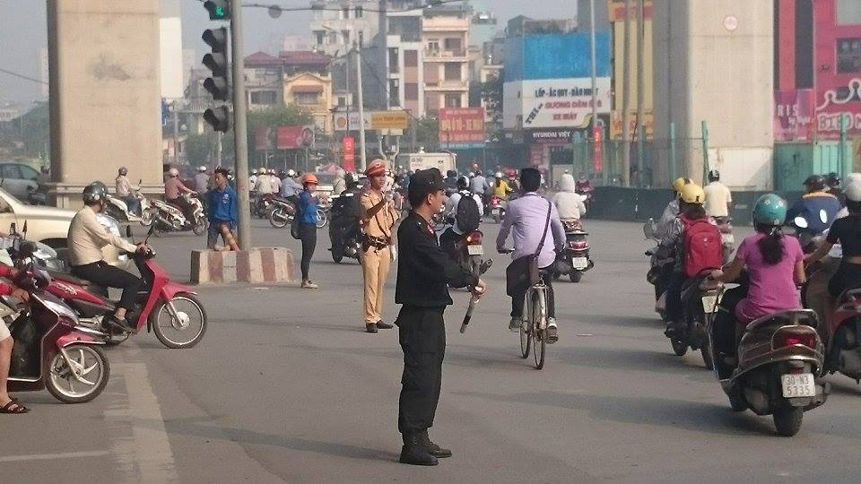 Sáng nay, Hà Nội có thêm 200 cảnh sát cơ động chống ùn tắc